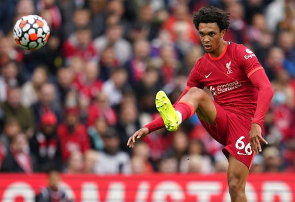 Hậu vệ phải - Trent Alexander-Arnold: Tuyển thủ Tam Sư vẫn đang là nguồn sáng tạo bên hành lang phải. Arnold hiện đã có 10 đường chuyền dọn cỗ tại Premier League mùa này.