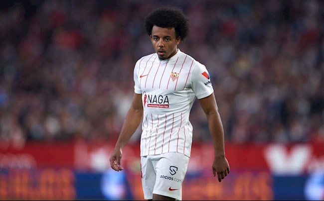 Barcelona and Real Madrid are both in talks over a potential deal to sign Sevilla defender Jules Kounde - Bóng Đá
