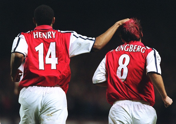 7. Thierry Henry và Freddie Ljungberg - 24 bàn: Sự kết hợp ăn ý của bộ đôi này đã đem về cho Arsenal 2 chức vô địch Premier League.