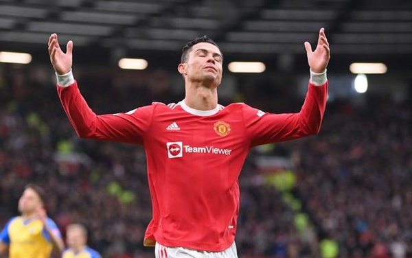 Man Utd's Cristiano Ronaldo tactic backfires despite Gary Neville predicting downfall - Bóng Đá