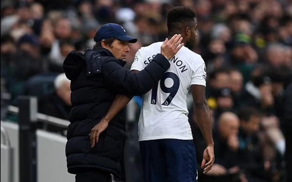 Tottenham suffer another injury blow as Antonio Conte reveals wing-back Ryan Sessegnon - Bóng Đá