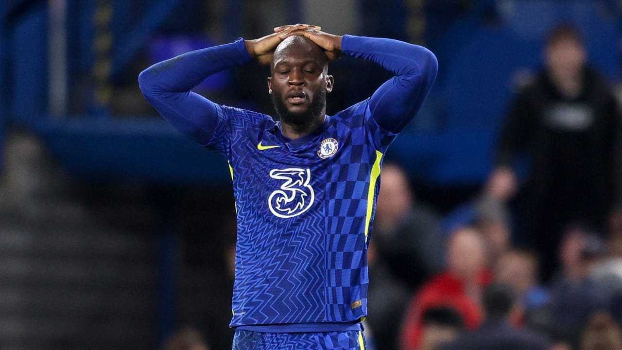 Inter are pondering a loan move to bring Blues striker Romelu Lukaku - Bóng Đá