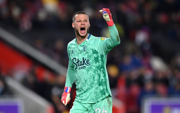 Manchester United consider signing relegated goalkeeper to replace outgoing Dean Henderson - Bóng Đá