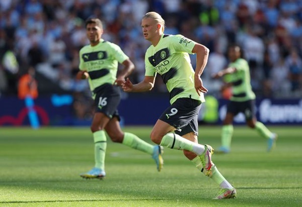 Haaland đang thích ứng với lối chơi của Man City.
