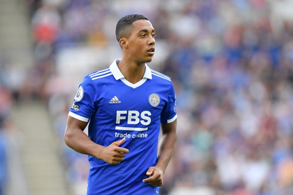 Arsenal target Youri Tielemans drops transfer hint amid Leicester’s awful start to the season - Bóng Đá