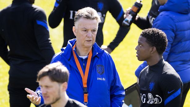 Louis van Gaal explains why he trialled Manchester United new boy Tyrell Malacia in new position - Bóng Đá