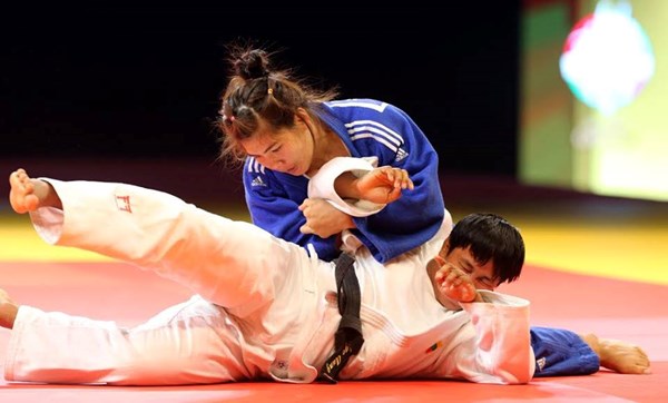 Võ sĩ judo Như Ý bật khóc nức nở sau khi đoạt HCV ở tuổi 34