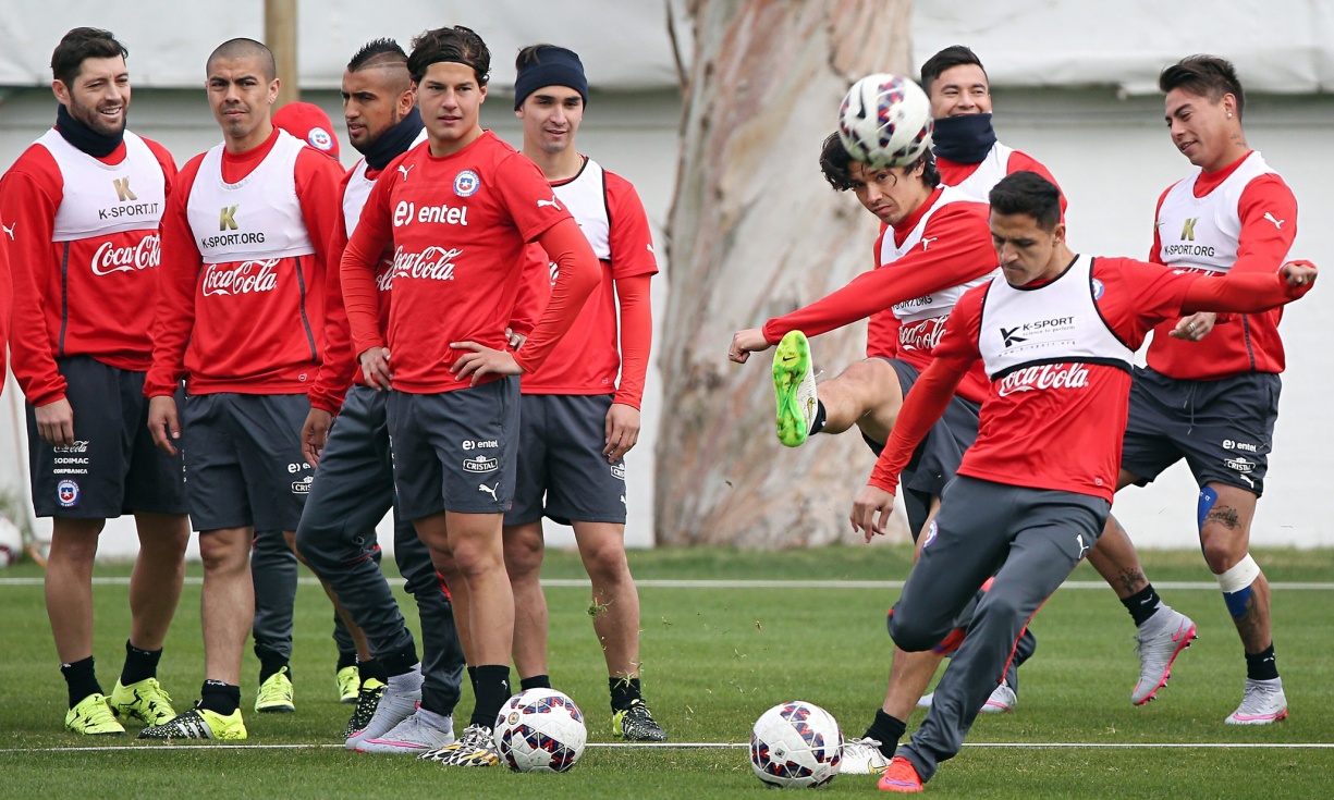 Các cầu thủ Chile tập luyện trước thềm Copa America 2015. Ảnh: Internet.