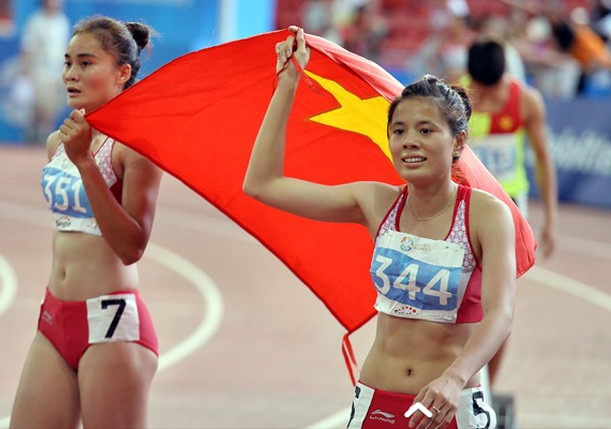 Nguyễn Thị Huyền đã có một chiến thắng ấn tượng ở cự ly 400m.