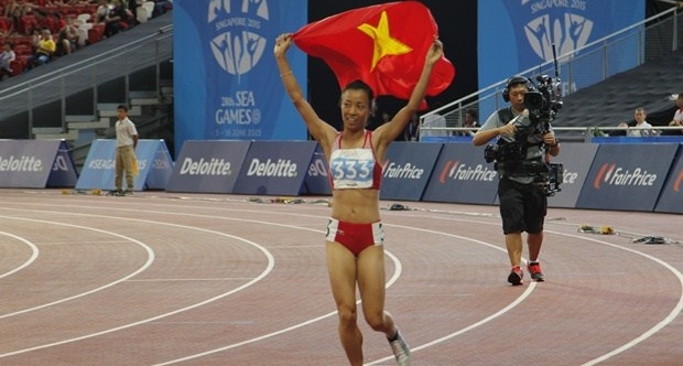 Đỗ Thị Thảo dẫn đầu và vô địch cự ly 1.500 m nữ là hình ảnh tiêu biểu cho sự tiến bộ của điền kinh Việt Nam mà Thái Lan rất ái ngại. Ảnh: Đức Nam từ Singapore.