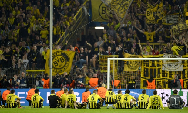 Các khán đài ở Signal Iduna Park luôn chật kín. Ảnh: Internet.