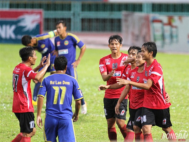 Vòng 1/8 Cúp QG 2015: Hoàng Lâm trở lại, ĐTLA vùi dập Bình Phước 5-0