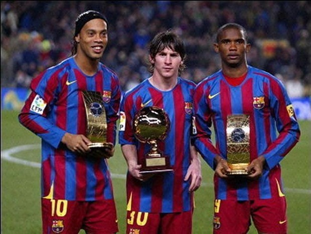 Ronaldinho và Eto'o thời còn ở Barca. Ảnh: Internet.