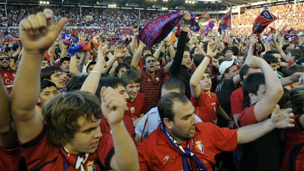 CĐV Osasuna ăn mừng chiến công trụ hạng của CLB ở mùa 2008/2009. Ảnh: Internet.