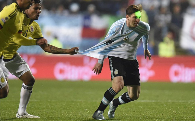 Messi bị Colombia ‘đánh’ tổng lực