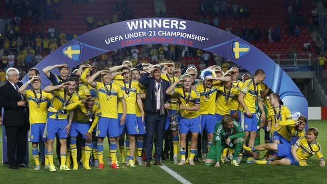 U21 Thụy Điển ăn mừng vô địch độc đáo chế giễu cầu thủ U21 Pháp
