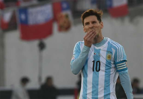  Đồng đội khuyên Messi 'nghỉ đội tuyển một thời gian'