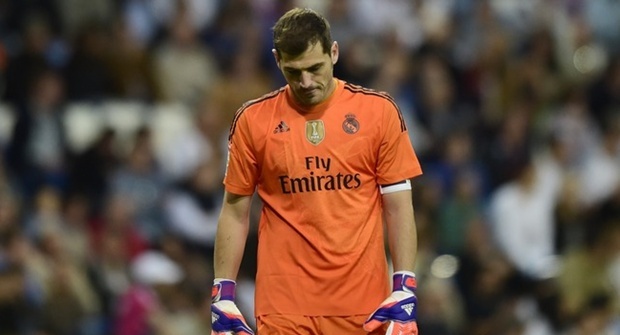Casillas đã không thể cầm được nước mắt ngày chia tay Real Madrid. Ảnh: Internet.