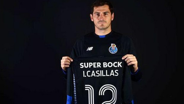 Chùm ảnh 'nhìn như ghép' của Casillas trong màu áo Porto