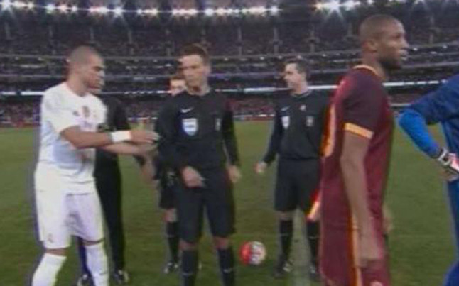 Keita từng chối bắt tay Pepe trong trận đấu vừa diễn ra. Ảnh: Internet.