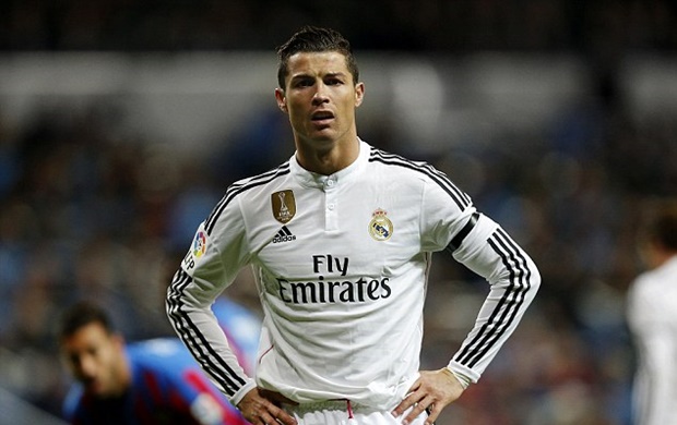 Ronaldo lại khó chịu với Bale. Ảnh internet.