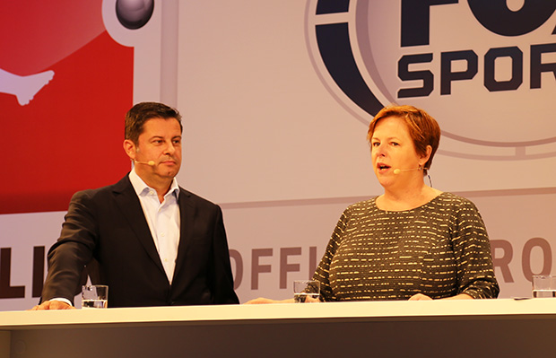 Bà Liz Dolan - Giám đốc Marketing của FOX và ông Christian Seifer- giám đốc điều hành Bundesliga. Ảnh: Hà Bạch.