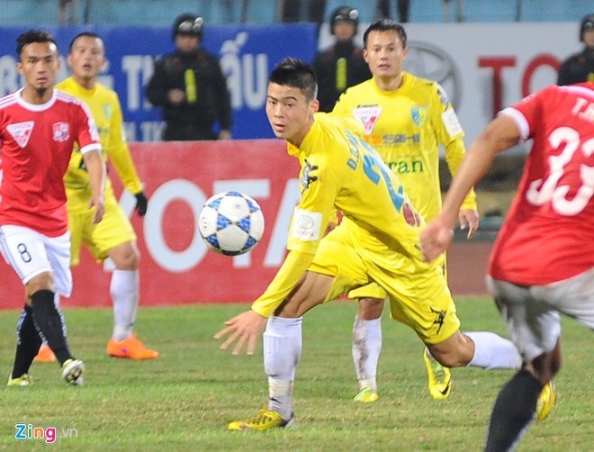 Hà Nội T&T gặp khó vì phút nông nổi của tiền vệ U23 Việt Nam