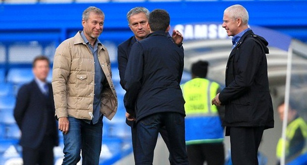 Mối quan hệ giữa Mourinho và Abramovich hiện đang tốt đẹp. Ảnh: Internet.