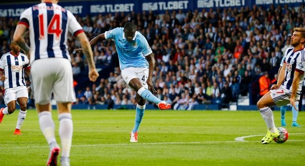 Yaya Toure trong pha ghi bàn nâng tỉ số 2-0 cho Man City. Ảnh: Internet.