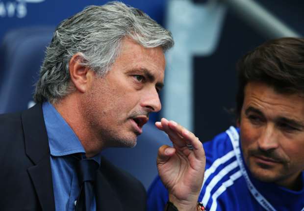 Mourinho biết trước Chelsea sẽ khốn đốn chỉ sau 10 giây. Ảnh: Internet.