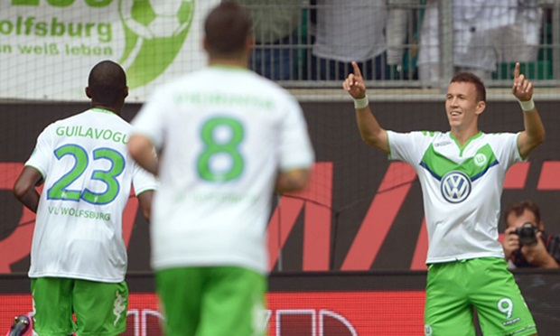 Wolfsburg có 3 điểm đầu tiên trong loạt trận khai mạc Bundesliga. Ảnh: Internet.