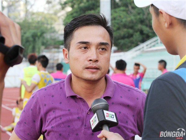 HLV Nguyễn Đức Thắng khẳng định CLB Hà Nội sẽ không theo vết xe đổ của HAGL khi dôn lứa cầu thủ trẻ lên V-League 2016. Ảnh: Đình Viên.
