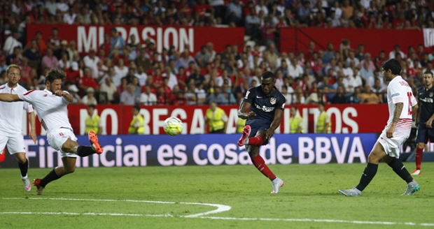 Sevilla thi đấu áp đảo ngay từ đầu trận đấu với những đường chuyền thẳng đến tân binh Fernando Llorente.