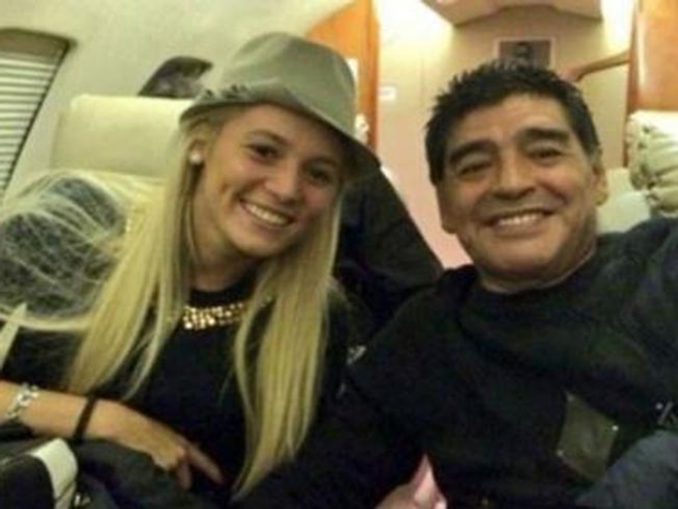 Maradona sắp làm đám cưới với Rocio Oliva. Ảnh: Internet.