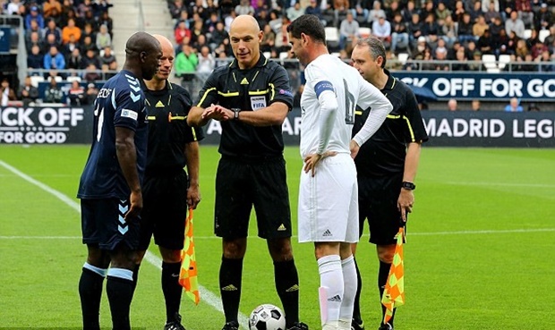 Vừa qua, trận giao hữu giữa Các ngôi sao Laureus và Các huyền thoại Real Madrid đã diễn ra nhằm quyên góp từ thiện cho những người có hoàn cảnh khó khăn đã diễn ra tại Hà Lan.