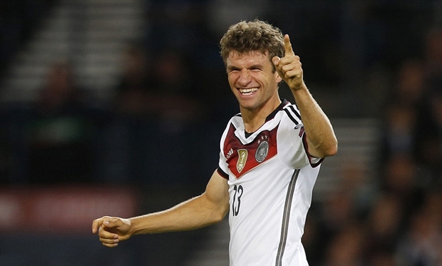 Các cầu thủ Đức ăn mừng bàn thắng đầu tiên trước Scotland.
