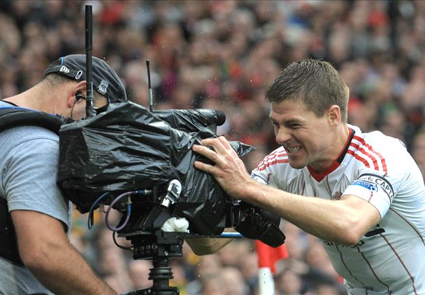 Gerrard và MU có mối quan hệ không mấy tốt đẹp. Ảnh: Internet.