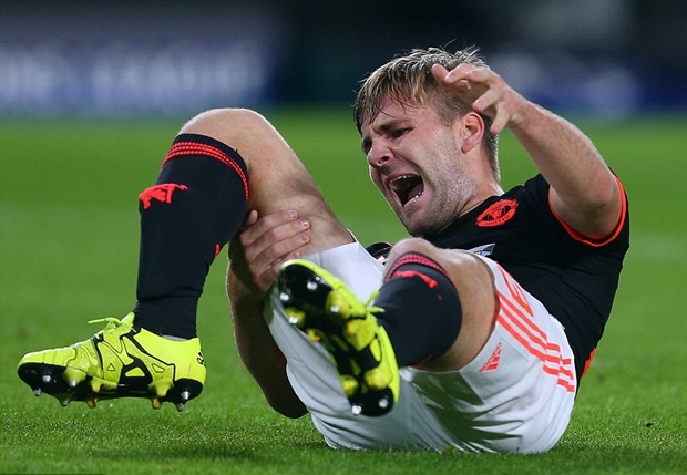 Luke Shaw đã dính chấn thương kinh hoàng trong trận gặp PSV. Ảnh: Internet.