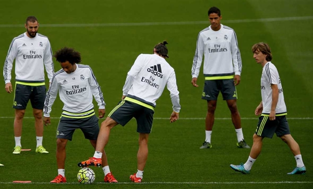 Các cầu thủ Real Madrid tập luyện trên sân. Ảnh: Internet.