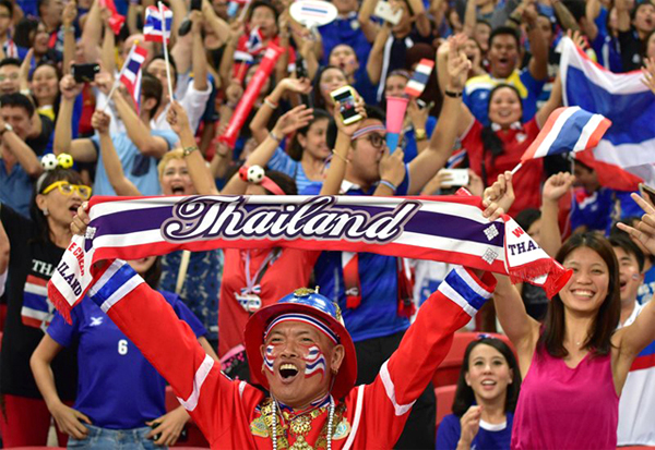 2.000 CĐV Thái Lan sẽ đến Mỹ Đình cổ vũ thầy trò HLV Kiatisuk. Ảnh: Internet.