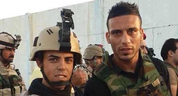 Bức ảnh chụp Ali Adnan (phải) trong quân phục hè năm 2014. Ảnh: Internet.