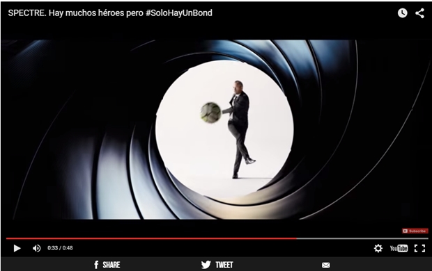 Iniesta sắm vai điệp viên 007. Ảnh: Internet.