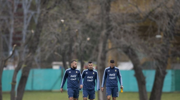 Aguero (giữa) bỏ ngỏ khả năng ra sân gặp Ecuador. Ảnh: Internet.