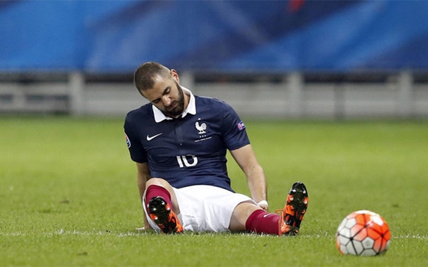 Karim Benzema phải xa sân cỏ ba tuần. Ảnh: Internet.