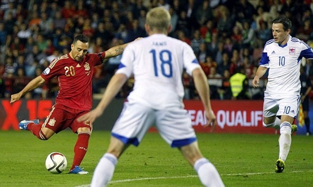 Thắng 4-0, Tây Ban Nha vượt qua vòng loại EURO 2016