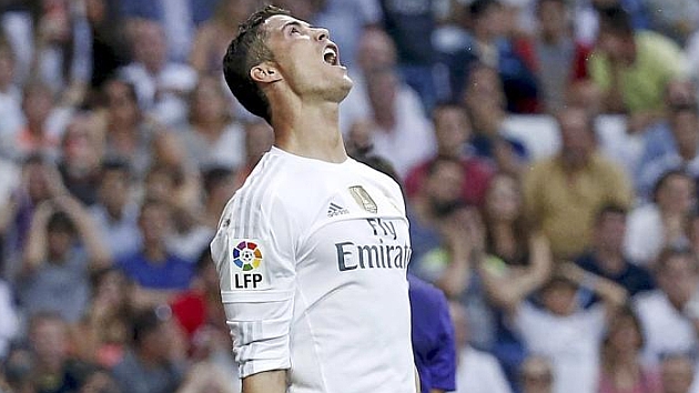 Ronaldo đang đóng góp ít hơn Benzema cho Real. Ảnh: Internet.