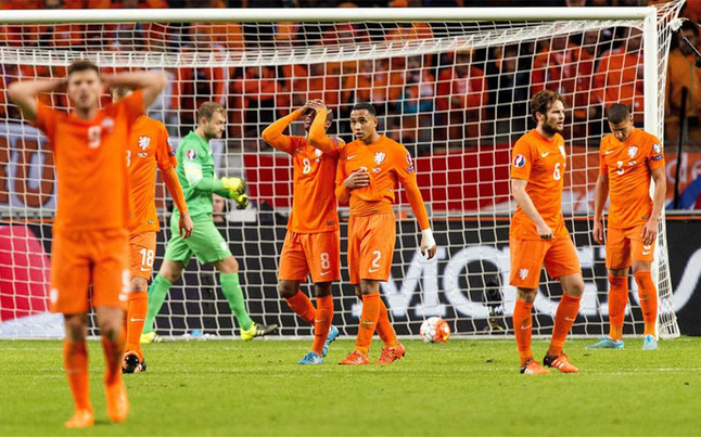 Hà Lan không thể vượt qua vòng loại EURO 2016. Ảnh: Internet.