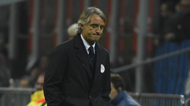 Ở buổi tập hôm qua (17/10), HLV Roberto Mancini trông rất phờ phạc.