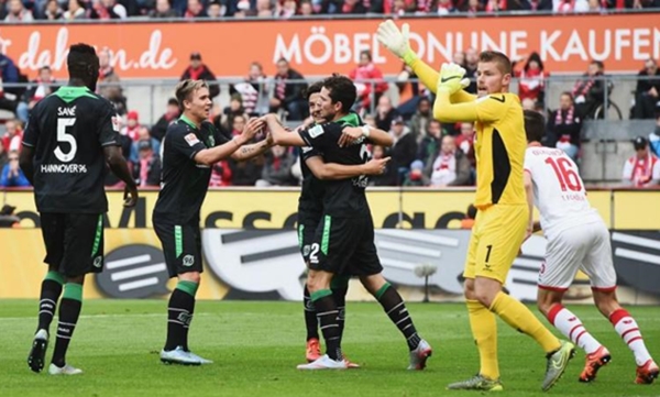 Hannover 96 giành 3 điểm trên sân Cologne nhờ bàn thắng gây tranh cãi. Ảnh: Internet.