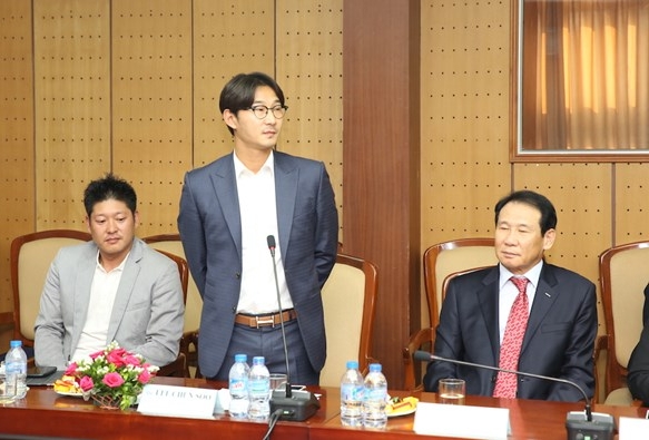 Lee Chon Soo mong sớm có cầu thủ Việt Nam chơi tại K-League. Ảnh: Internet.